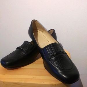 NWOT Vintage 80's leather loafers